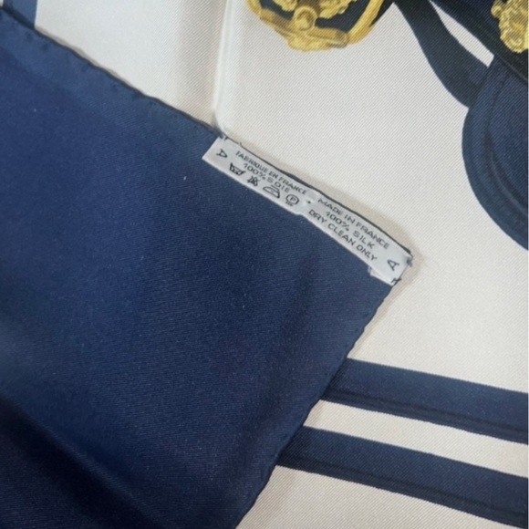 Hermès Silk Scarf, Brides of Paris series, with Open Hermés Scarf Bag - Picture 4 of 11